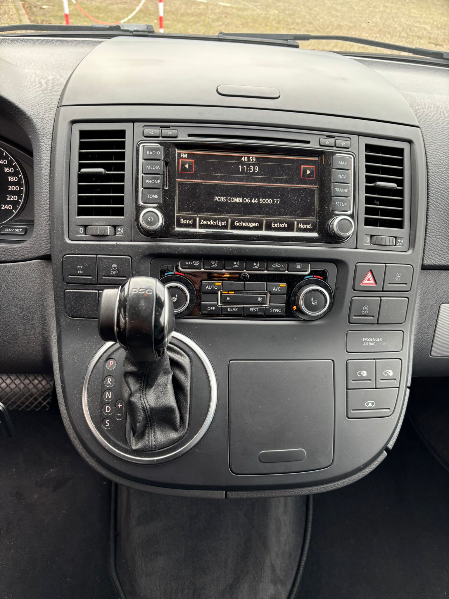 Volkswagen Multivan 2.0TDI DSG 4 Motion - Image 23